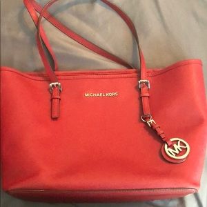 Micheal Kors purse